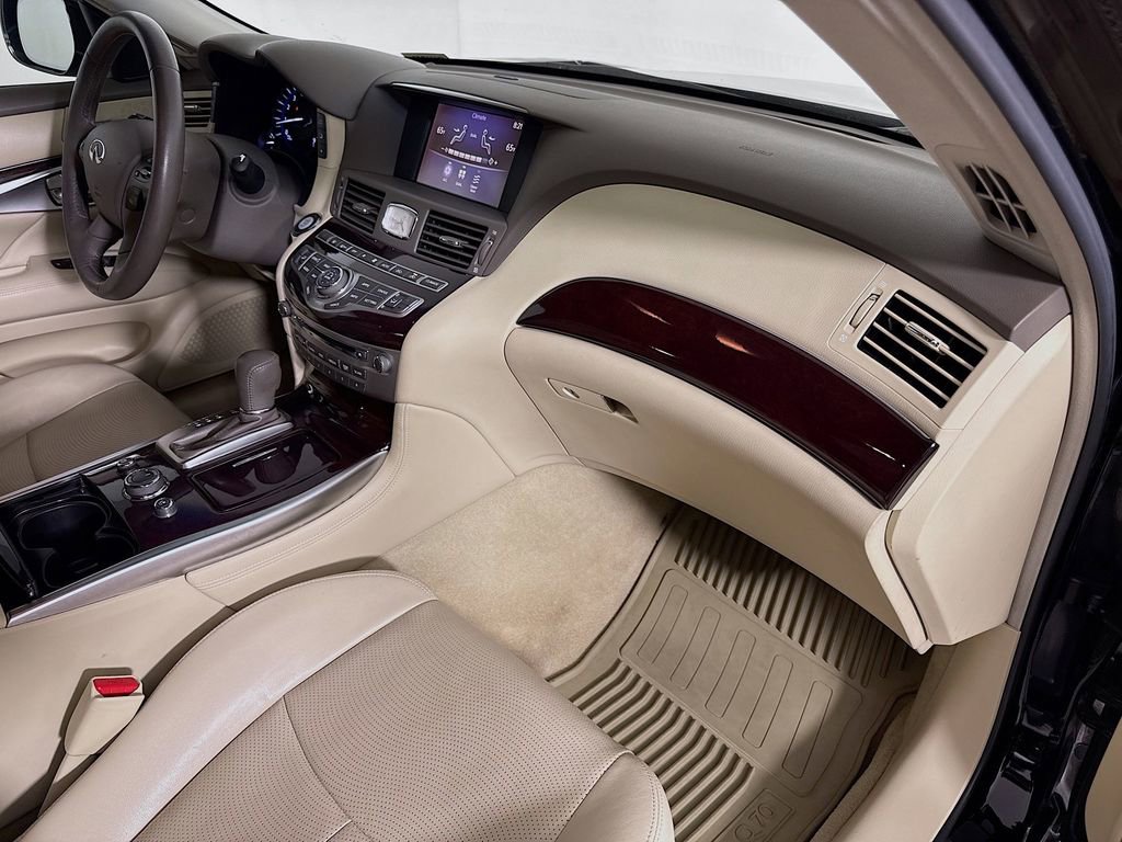 Used 2019 INFINITI Q70 Luxe w/ Proactive Package image 31