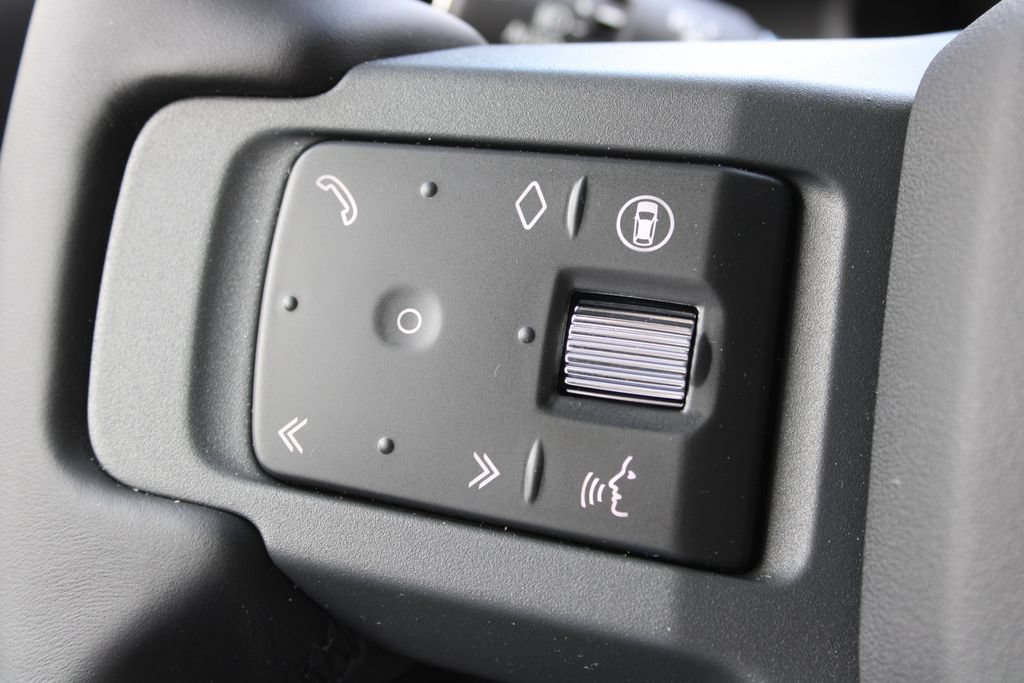 New 2026 Land Rover Defender 90 X-Dynamic SE AWD/4WD image 14