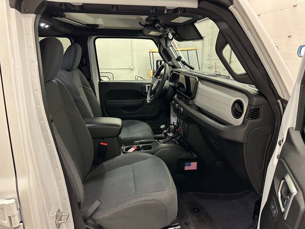 Used 2024 Jeep Wrangler Unlimited image 27