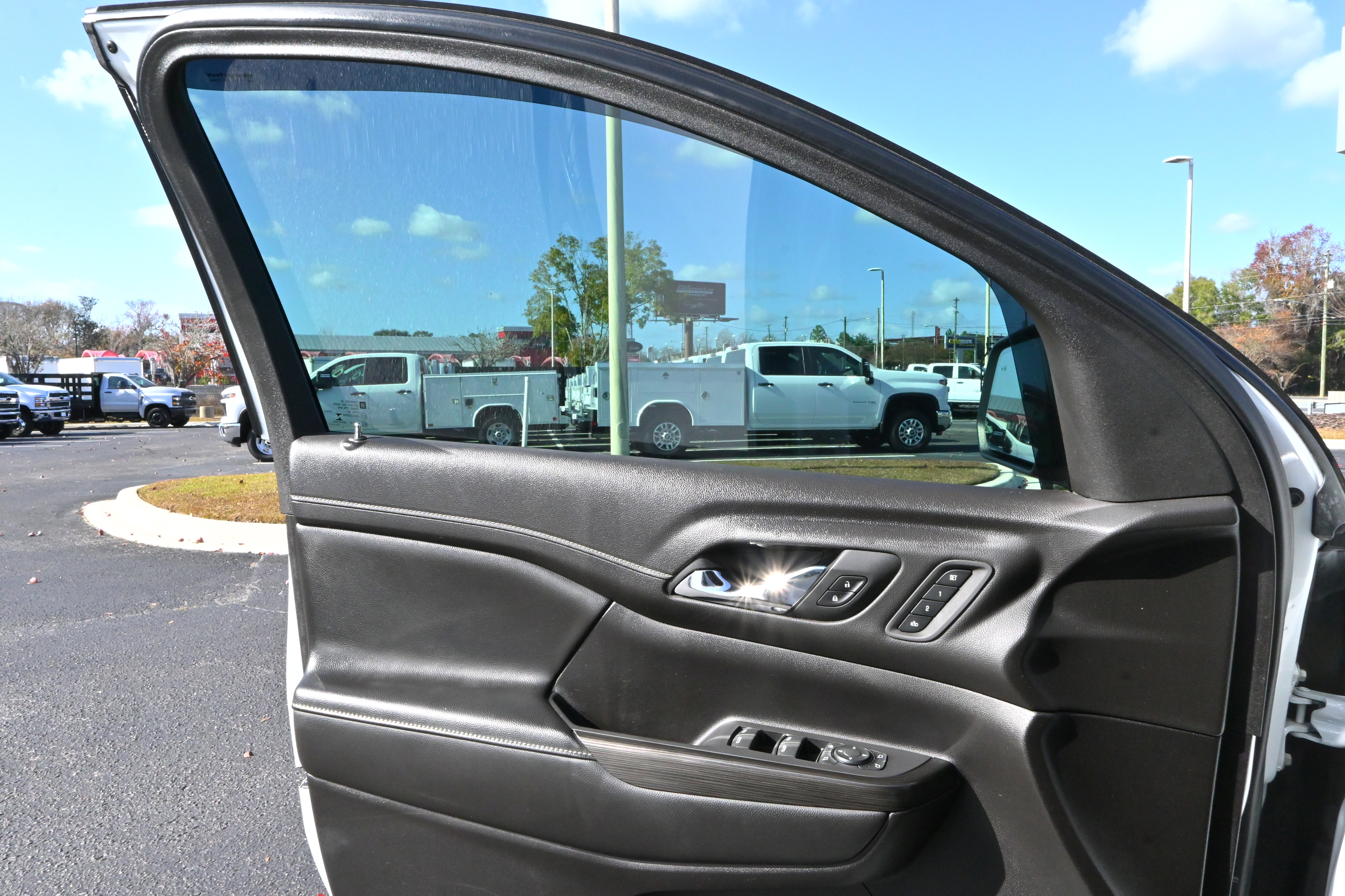 Used 2022 GMC Acadia SLT w/ Technology Package image 29