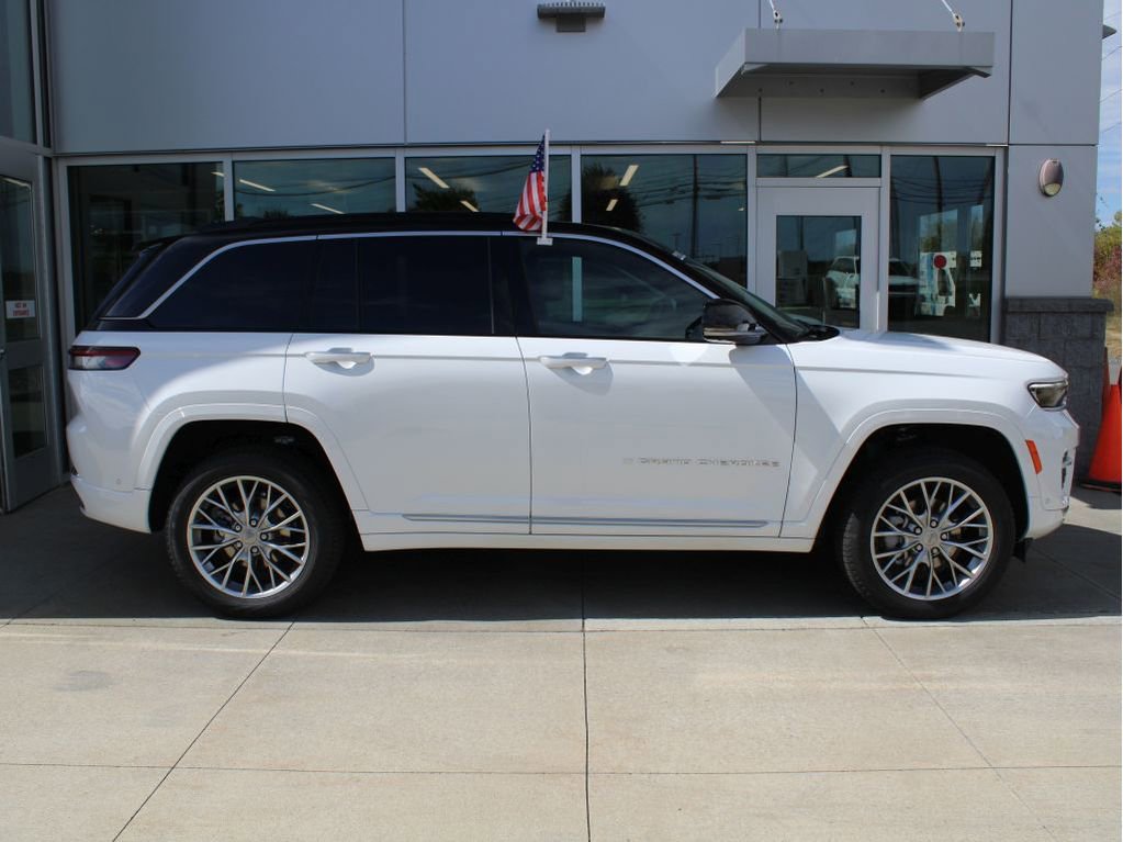 New 2025 Jeep Grand Cherokee Summit image 3