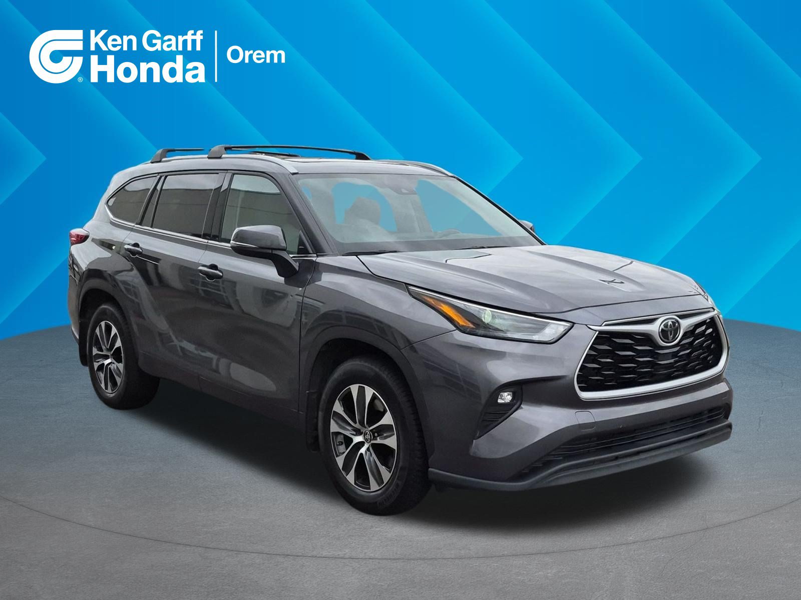 Used 2022 Toyota Highlander XLE AWD/4WD image 1