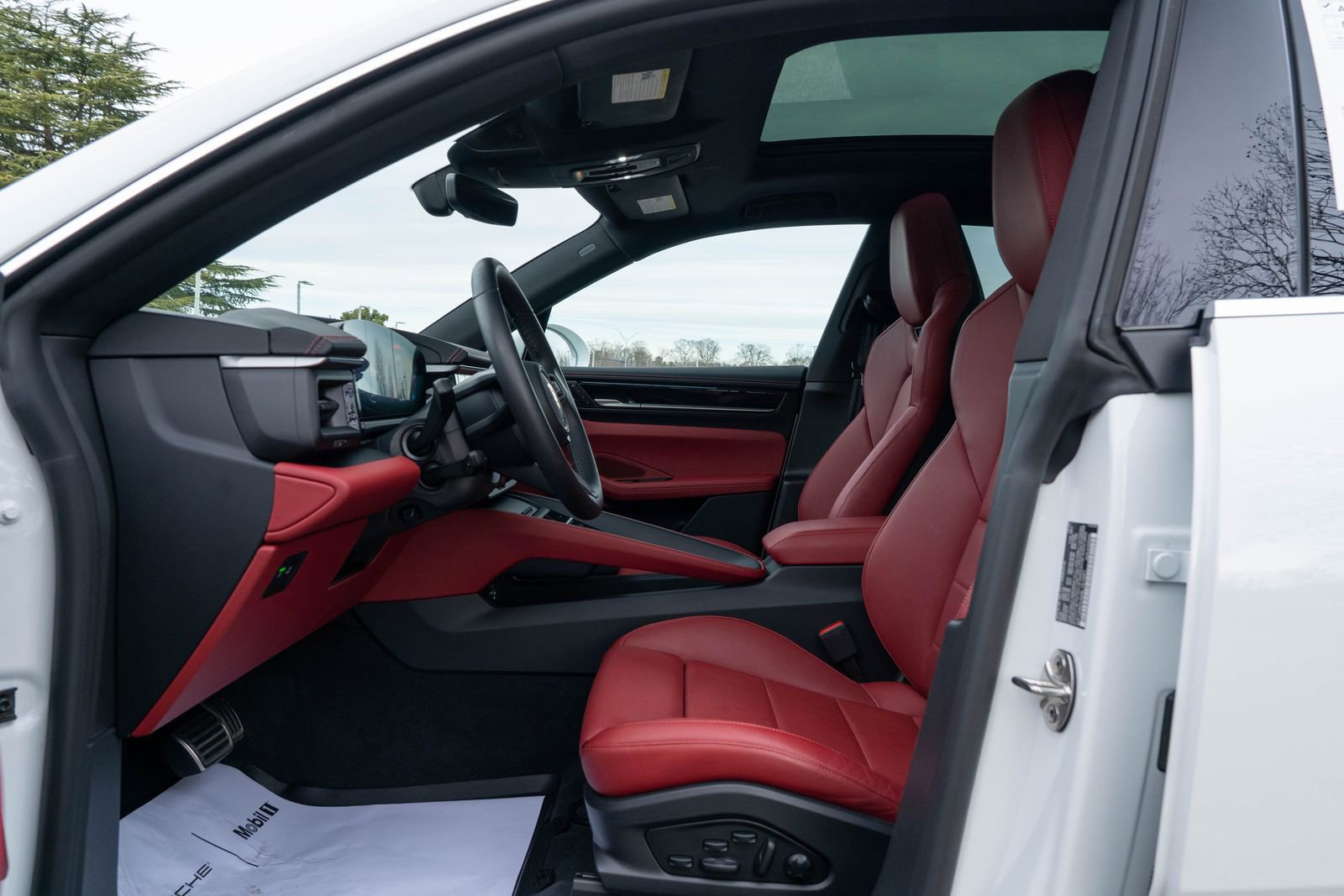 Certified 2025 Porsche Macan 4S Electric image 24