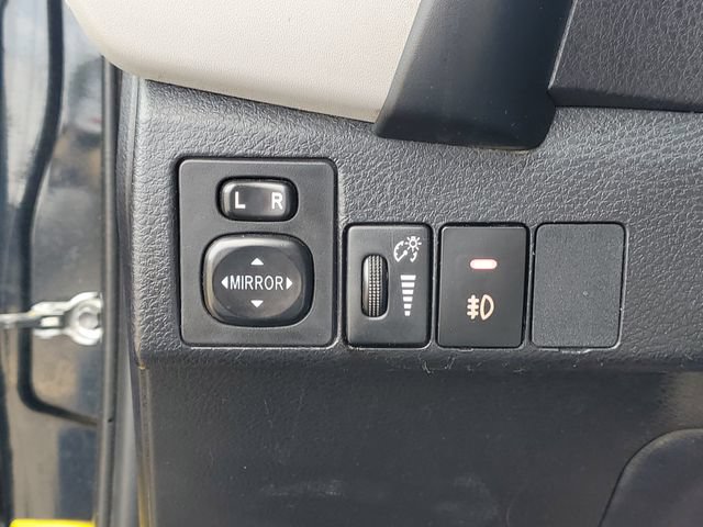 Used 2018 Toyota Corolla LE FWD image 13