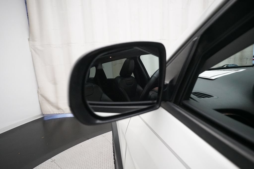 Used 2019 Jeep Cherokee Trailhawk w/ Comfort/Convenience Group AWD/4WD image 25