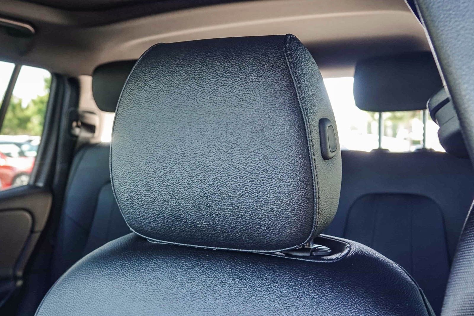 Used 2024 Mercedes-Benz EQB 300 4MATIC image 25