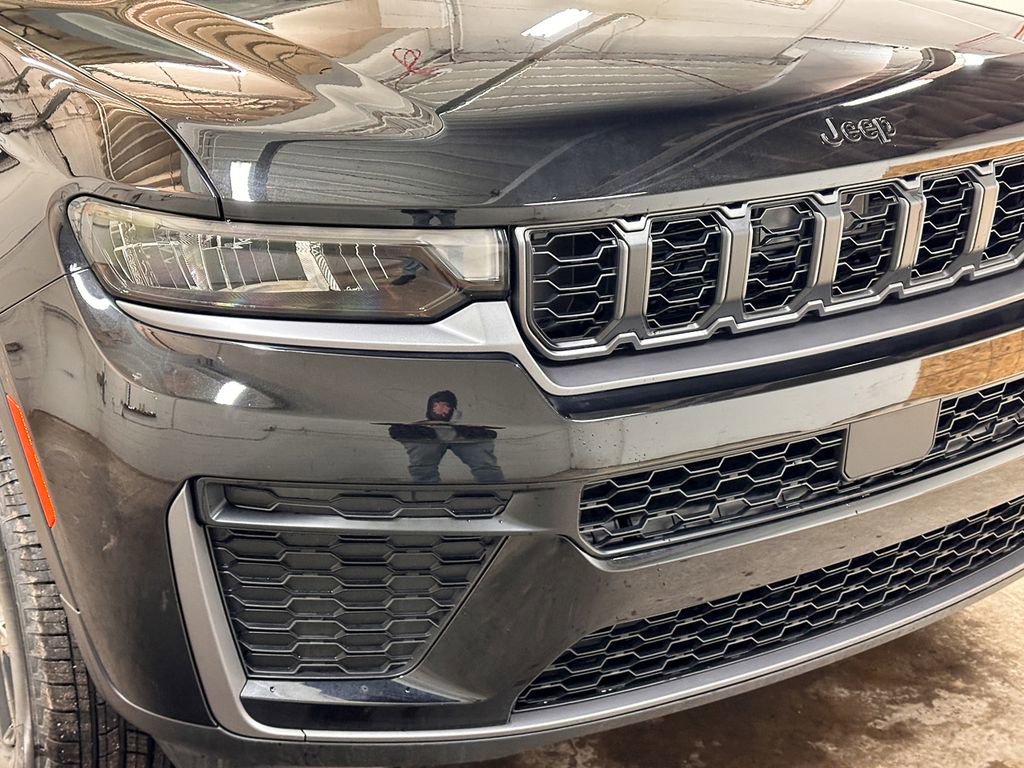 New 2026 Jeep Grand Cherokee Altitude image 12