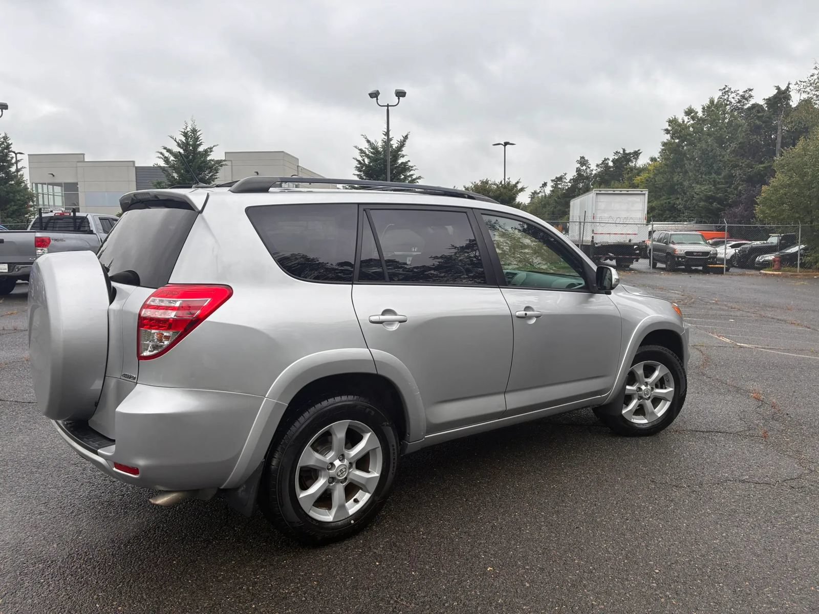 Used 2011 Toyota RAV4 Limited w/ Limited Extra Value Pkg AWD/4WD image 8
