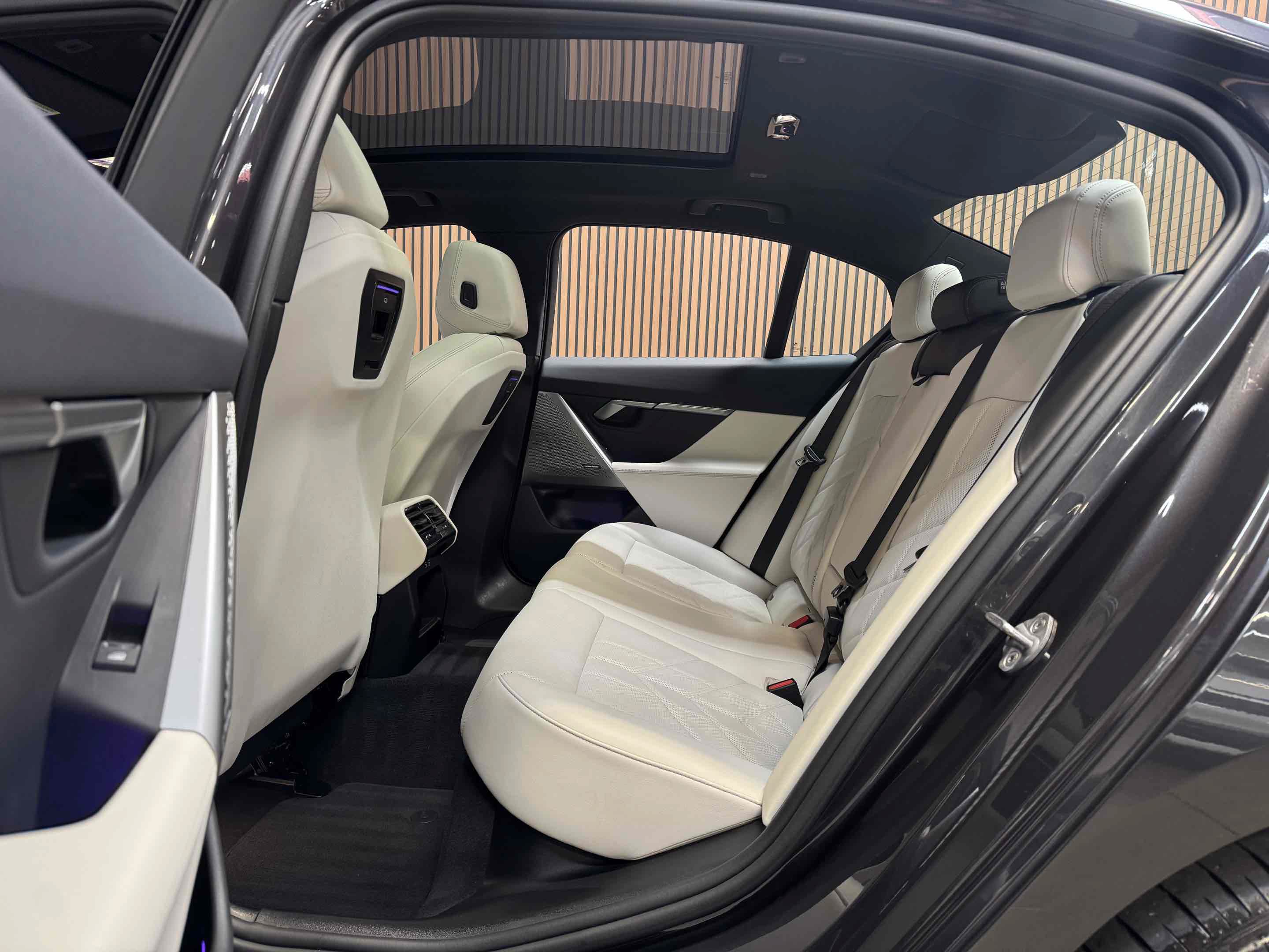 Used 2024 BMW i5 eDrive40i RWD image 7
