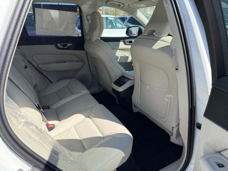 New 2026 Volvo XC60 B5 Ultra w/ Climate Package image 4