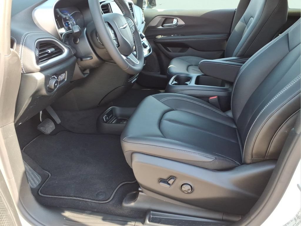 New 2026 Chrysler Pacifica Select FWD image 14