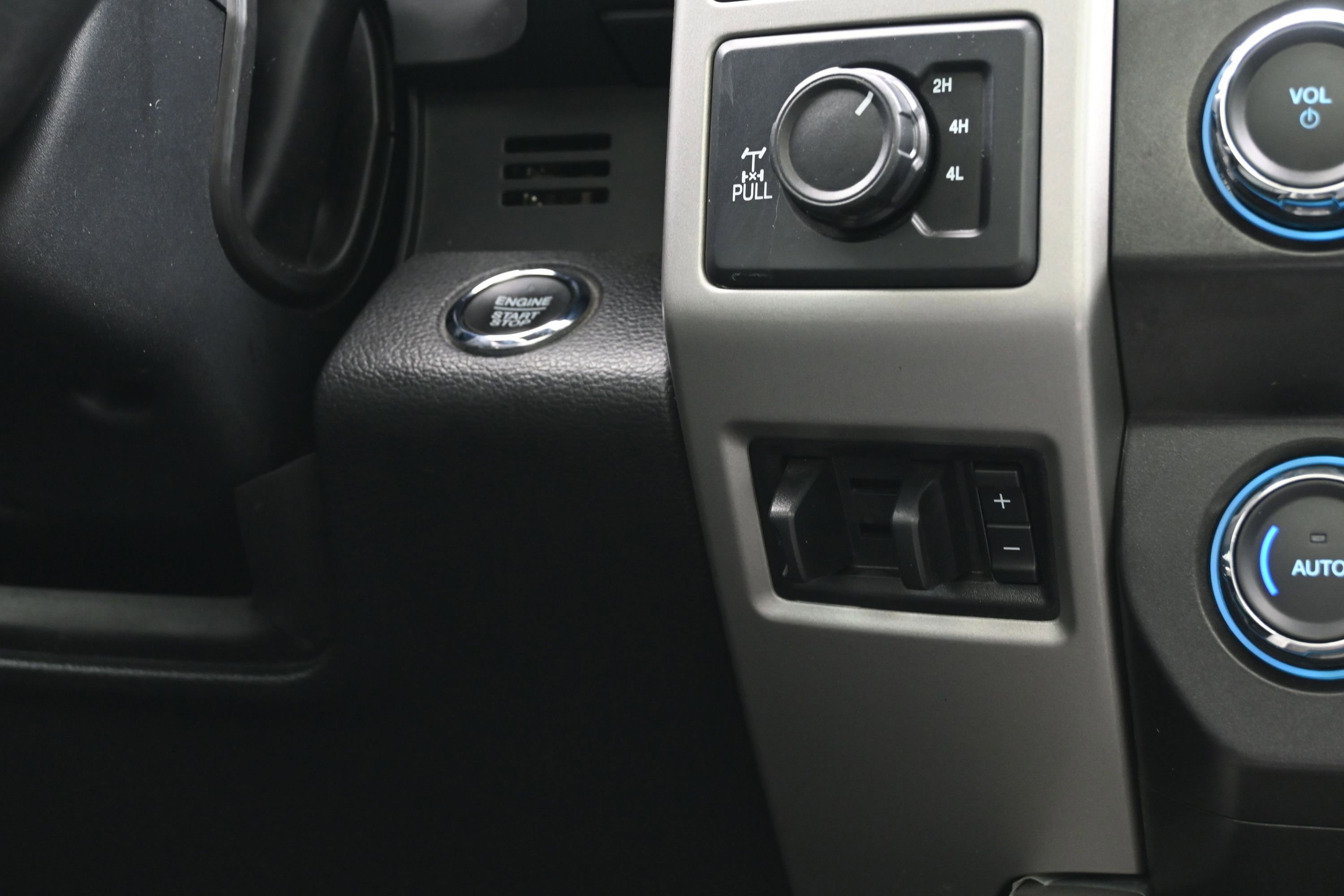 Used 2020 Ford F250 Lariat w/ Lariat Ultimate Package AWD/4WD image 37