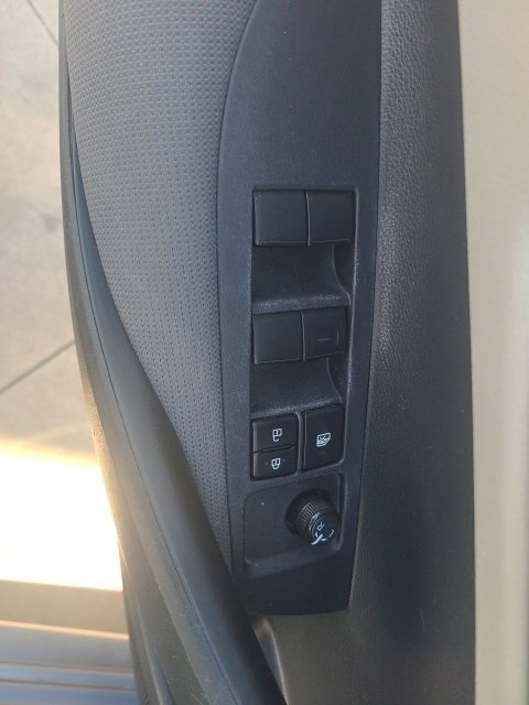 Used 2021 Toyota Corolla LE image 18