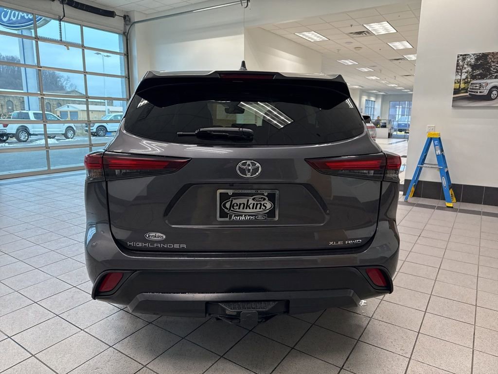 Used 2024 Toyota Highlander XLE AWD/4WD image 10