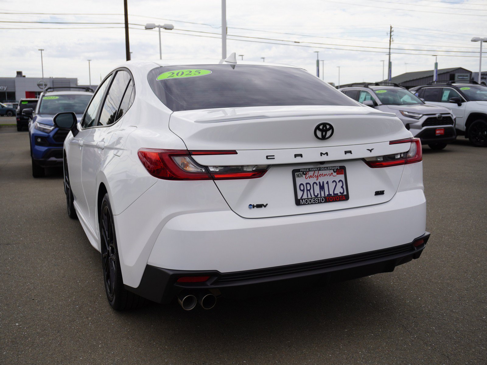 Used 2025 Toyota Camry SE w/ Multimedia Upgrade Package FWD image 8