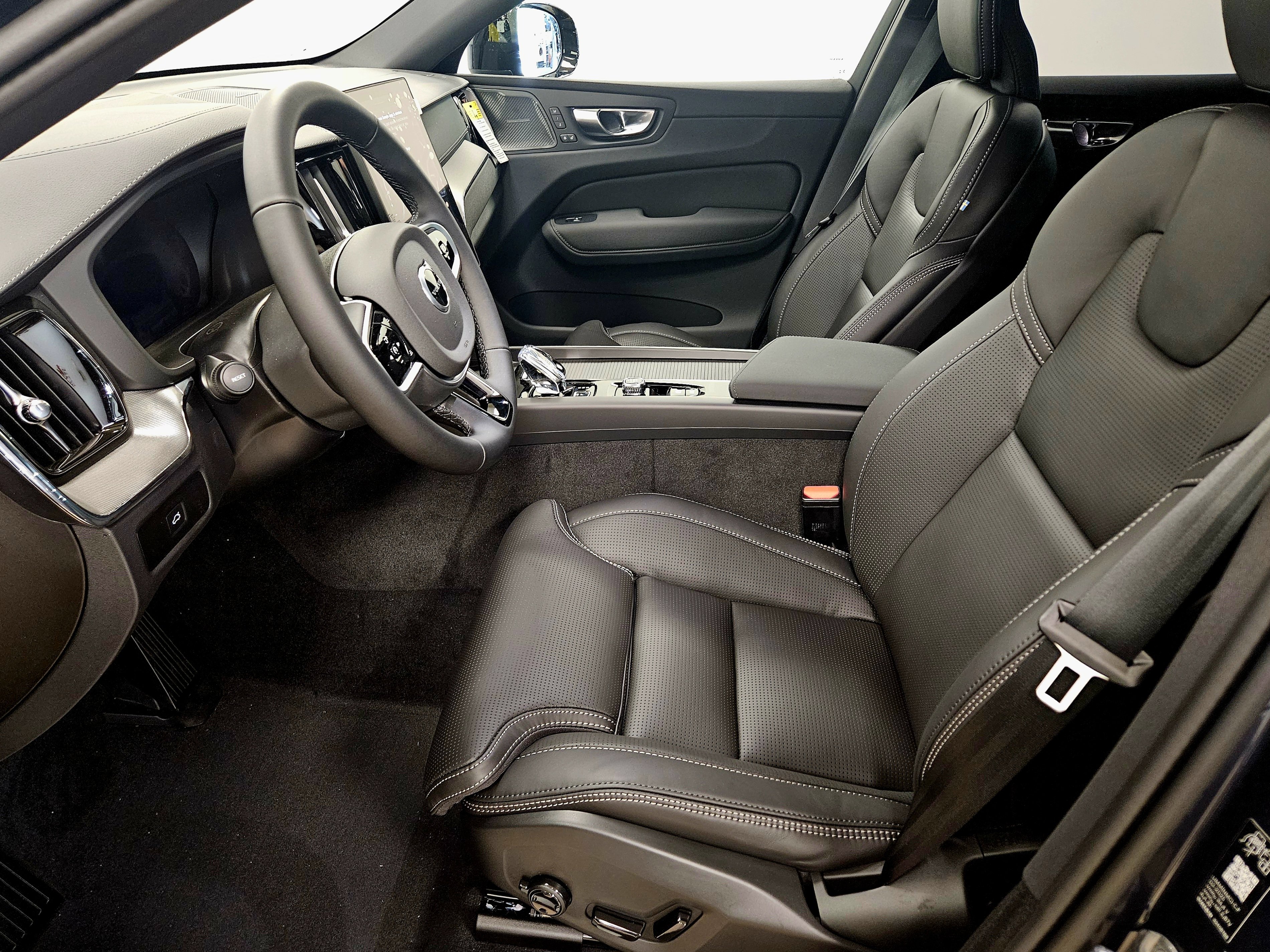 New 2026 Volvo XC60 B5 Ultra w/ Climate Package image 10