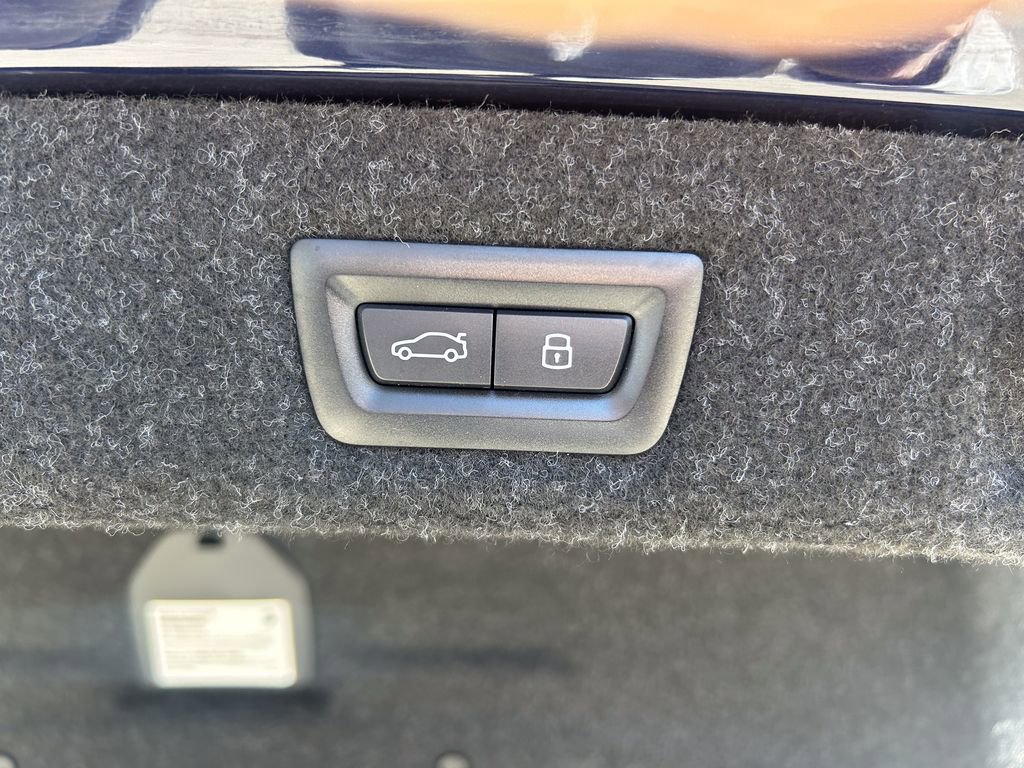 Used 2023 BMW M550i xDrive image 17