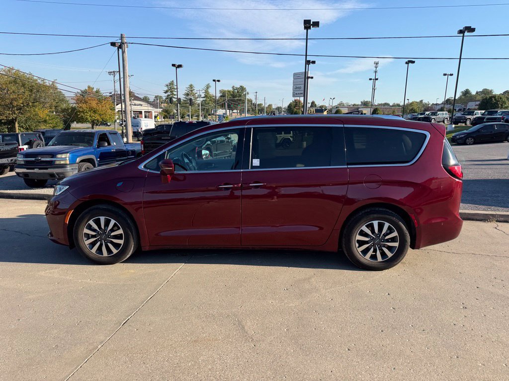 Used 2021 Chrysler Pacifica Touring-L FWD image 9