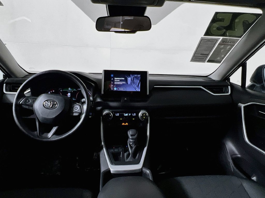 Used 2025 Toyota RAV4 XLE FWD image 27
