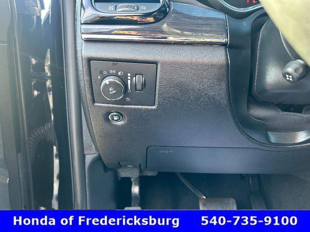 Used 2019 Jeep Grand Cherokee Overland AWD/4WD image 25