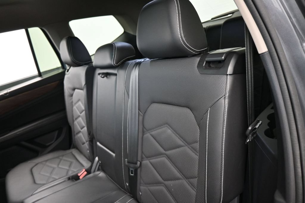 Used 2024 Volkswagen Atlas SE w/ Panoramic Sunroof Package FWD image 32