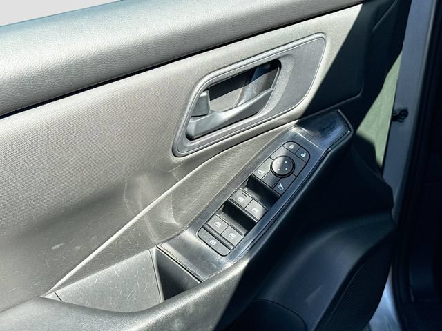 Used 2024 Nissan Rogue S FWD image 17