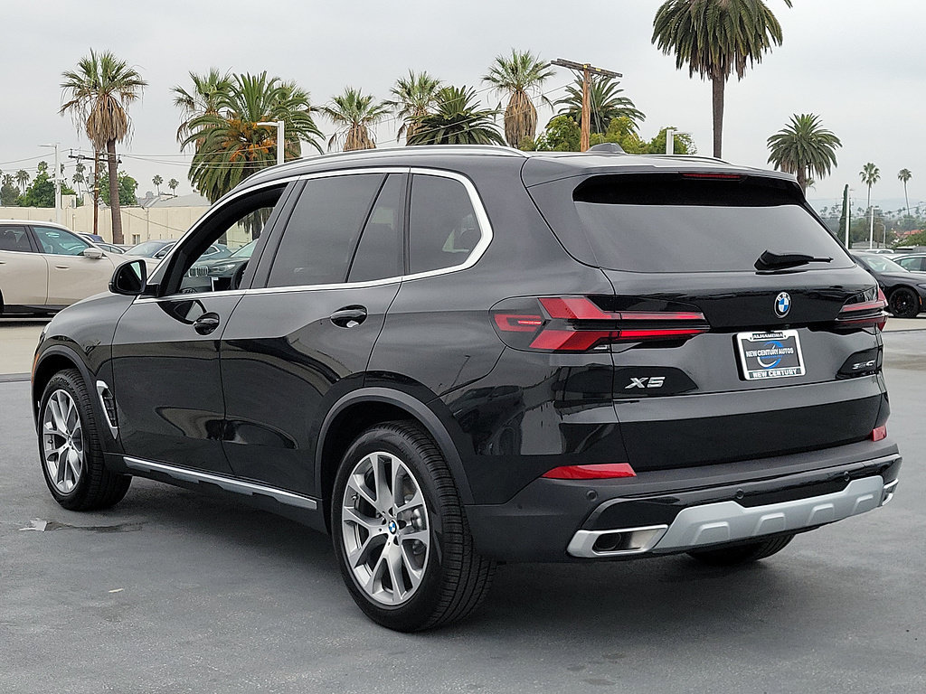 New 2026 BMW X5 sDrive40i w/ Parking Assistance Package RWD image 2