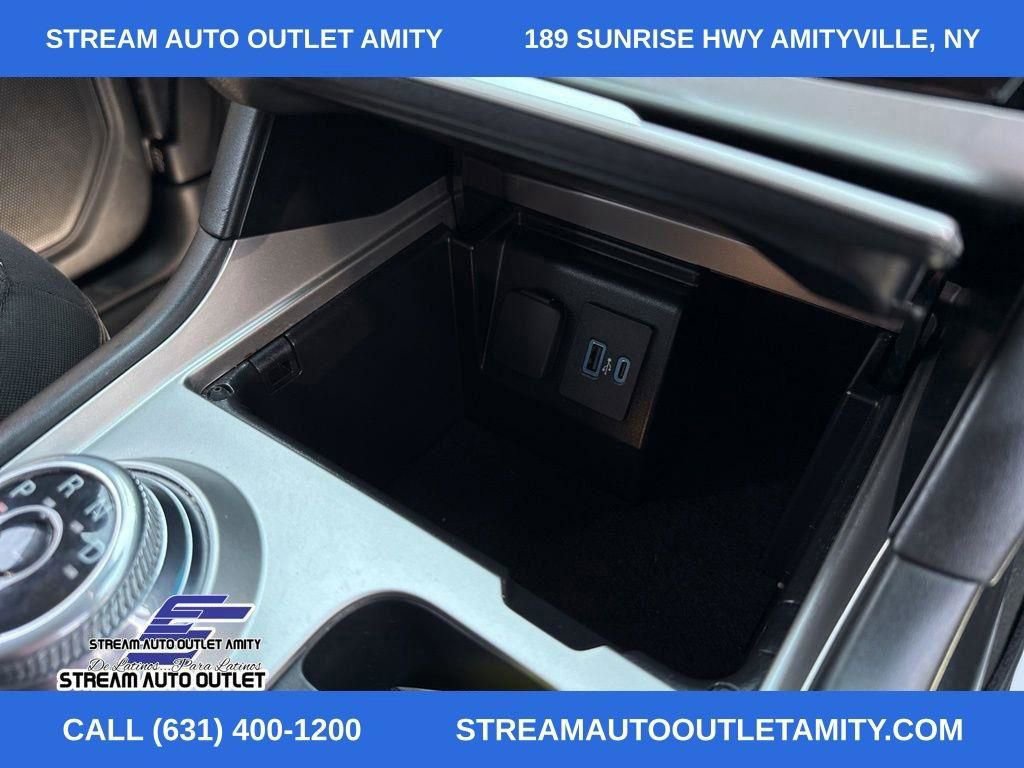 Used 2022 Ford Explorer XLT image 18