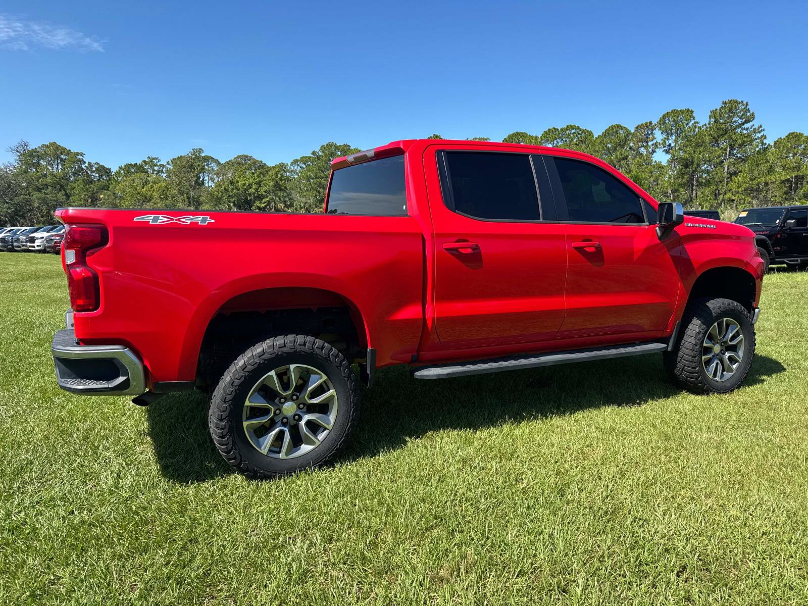 Used 2020 Chevrolet Silverado 1500 LT AWD/4WD image 3