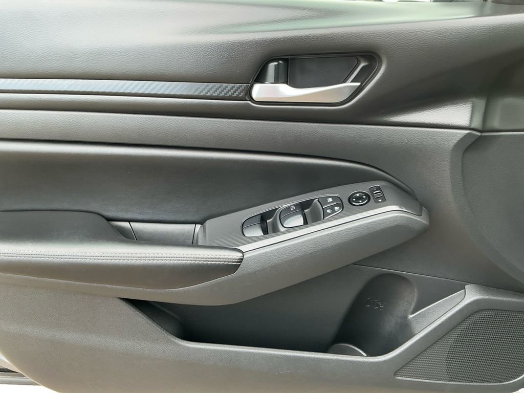 Used 2024 Nissan Altima 2.5 SV image 21