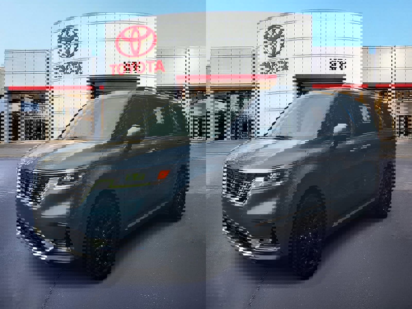 Used 2022 Kia Carnival SX image 1