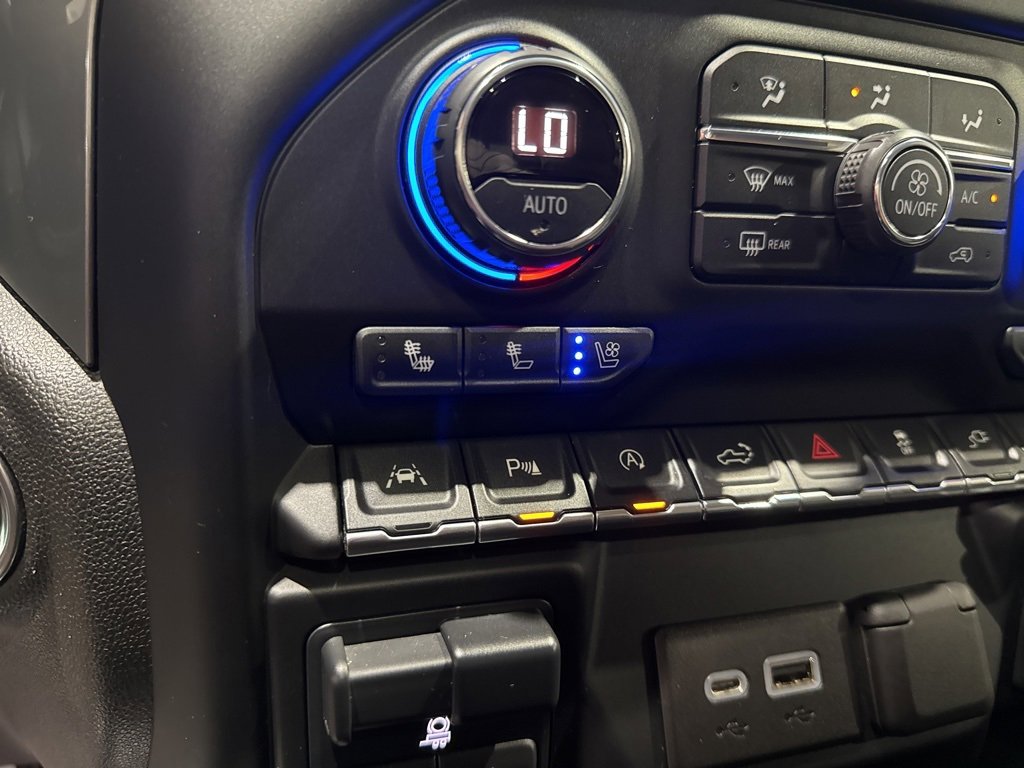 Used 2020 Chevrolet Silverado 1500 LTZ w/ LTZ Premium Package image 32