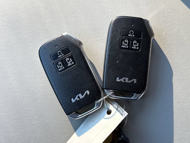 Used 2022 Kia Carnival LX FWD image 33