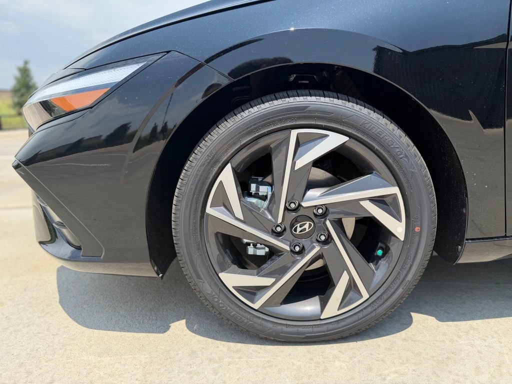 New 2026 Hyundai Elantra Limited FWD image 23