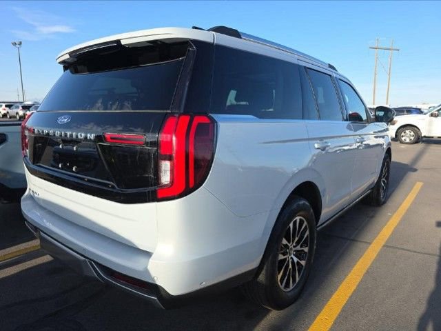 Used 2025 Ford Expedition Platinum AWD/4WD image 3