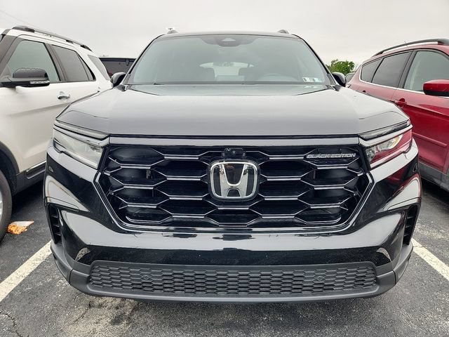 Used 2025 Honda Pilot Black Edition image 2