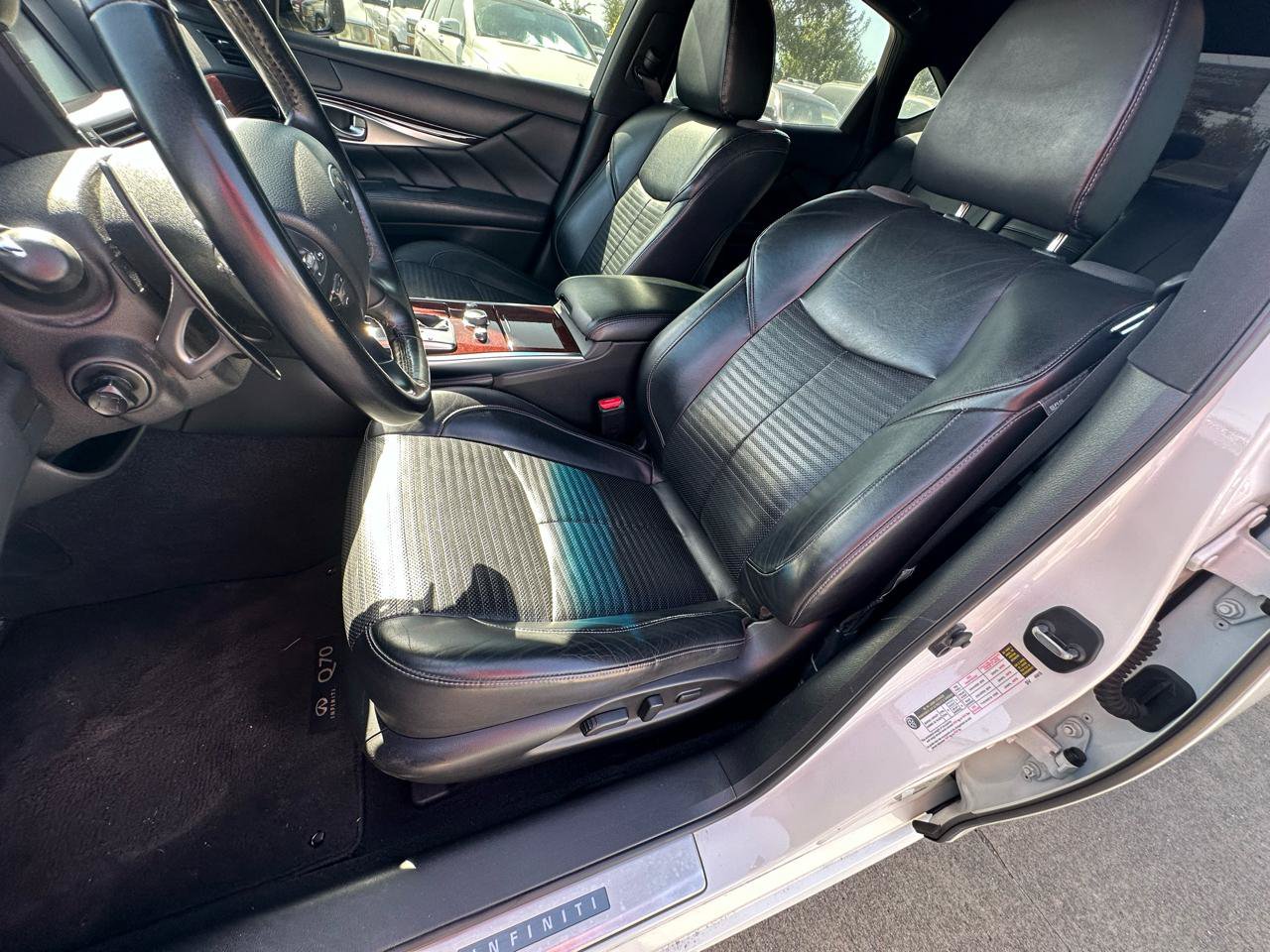 Used 2015 INFINITI Q70 5.6 w/ Sport Package RWD image 25