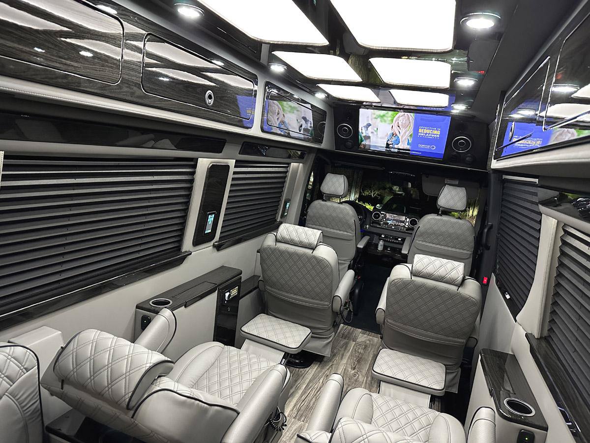 Used 2024 Mercedes-Benz Sprinter 3500 image 3