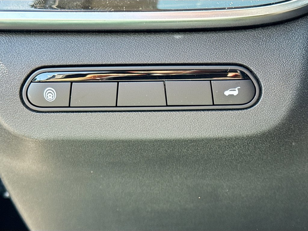 Used 2027 INFINITI QX60 Pure w/ Cargo Package FWD image 11