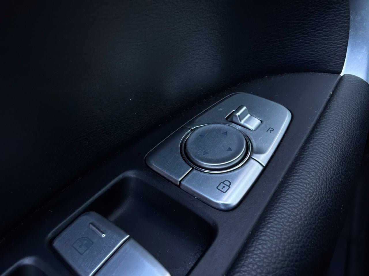 Used 2021 Genesis G70 2.0T RWD image 23