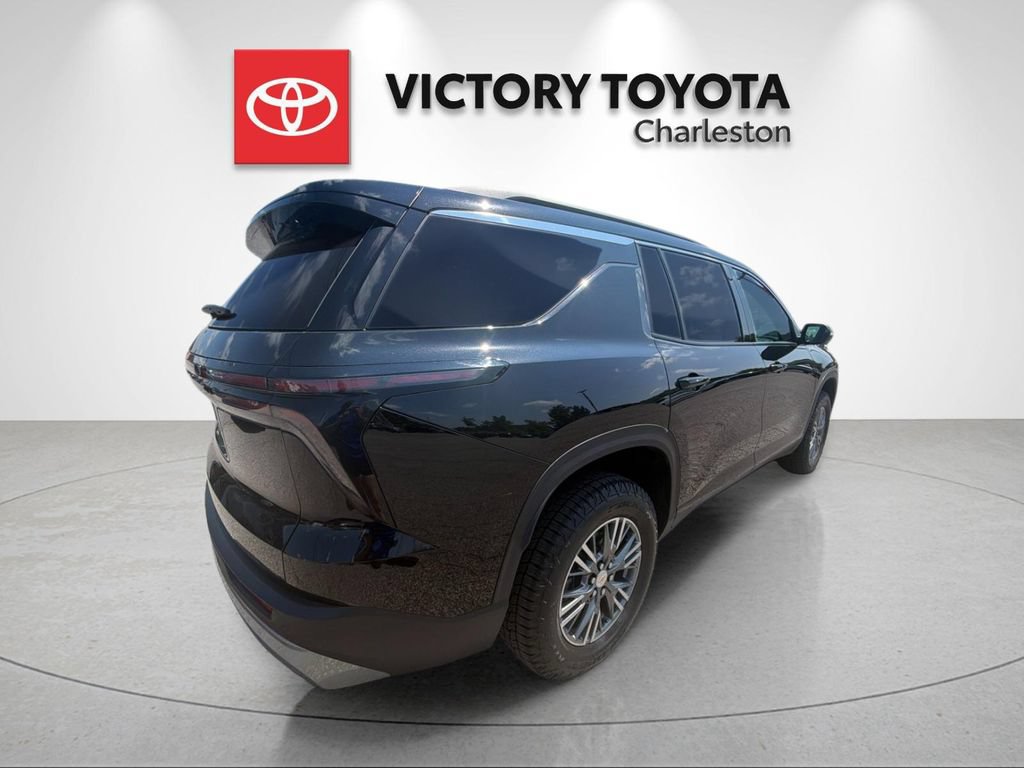 Used 2025 Chevrolet Traverse LT w/ Driver Confidence Package AWD/4WD image 7