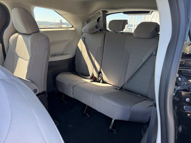 Used 2023 Toyota Sienna LE FWD image 12