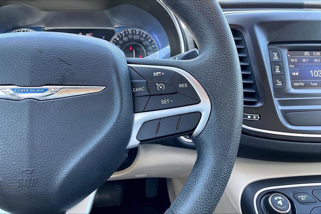 Used 2015 Chrysler 200 Limited FWD image 10