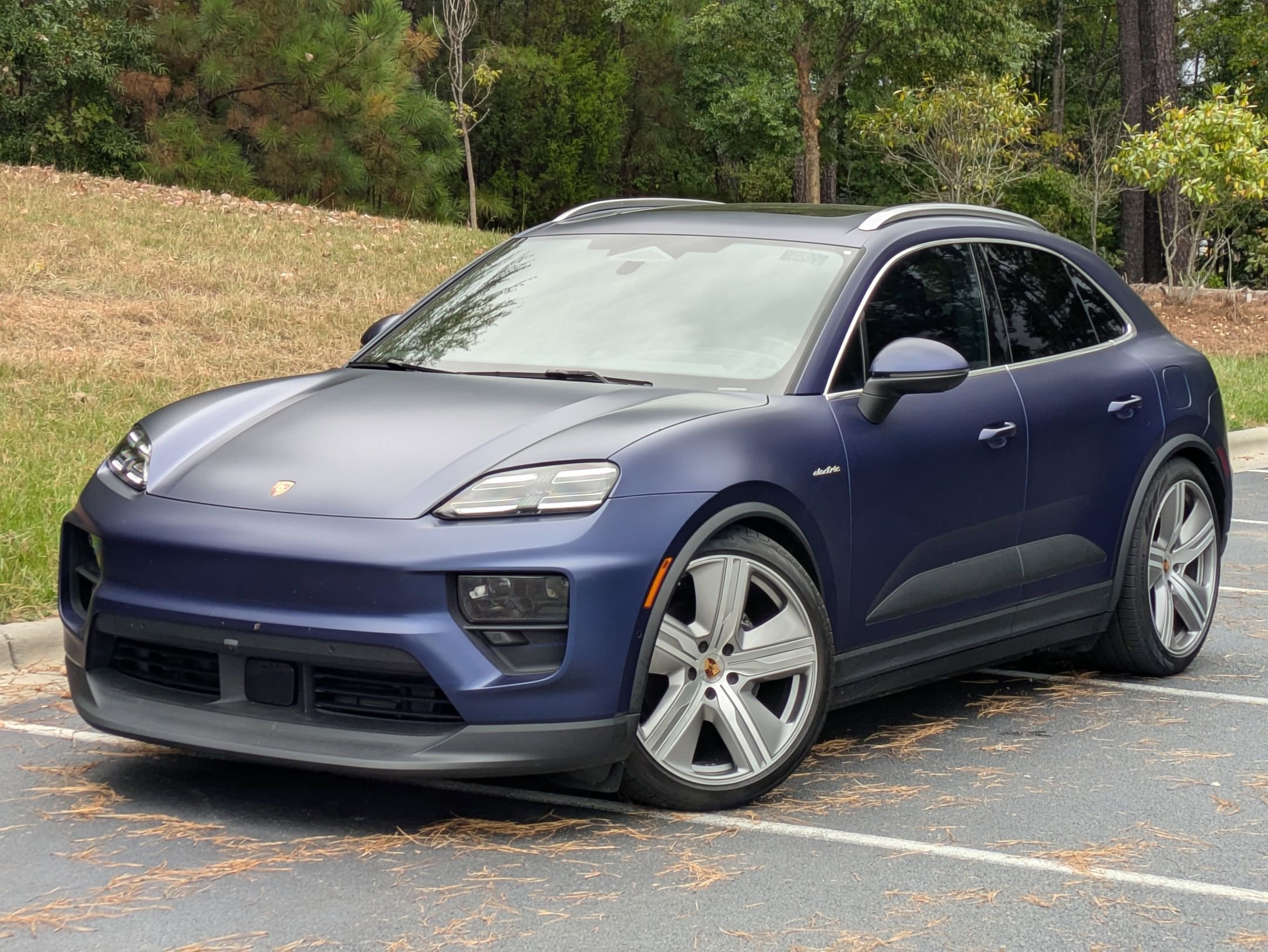 Certified 2024 Porsche Macan 4 Electric image 1