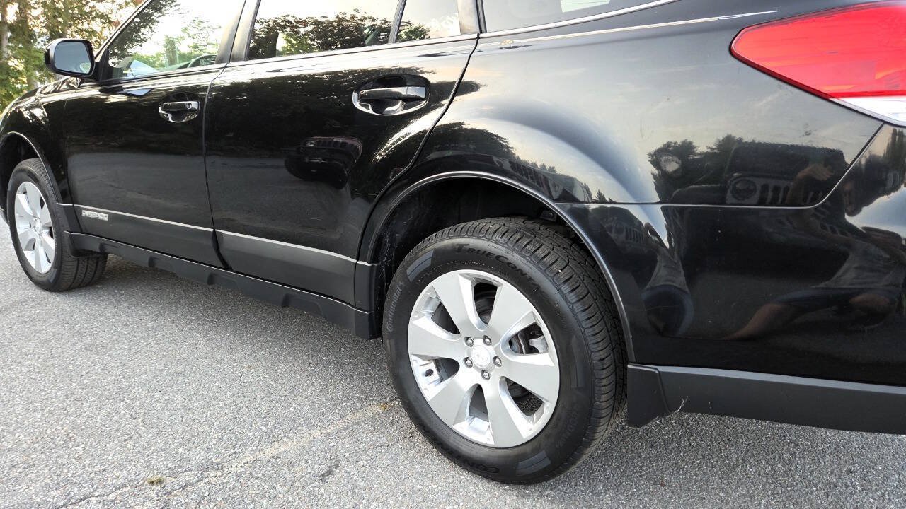 Used 2010 Subaru Outback 2.5i Limited AWD/4WD image 9