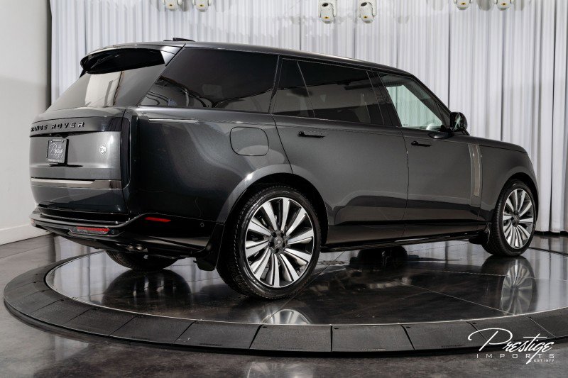 Used 2024 Land Rover Range Rover SV image 18