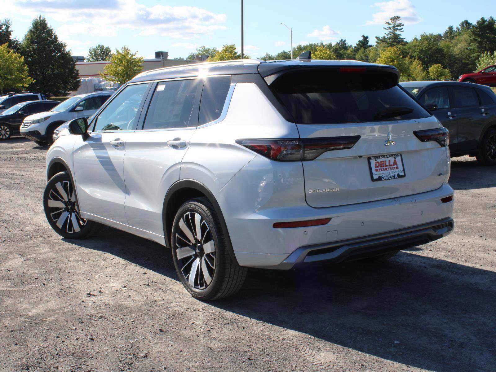 New 2025 Mitsubishi Outlander SEL image 6