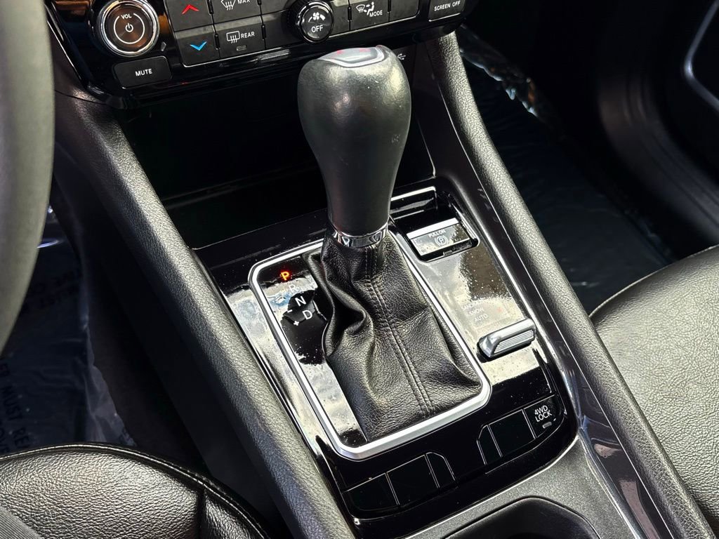 Used 2023 Jeep Compass Latitude image 19