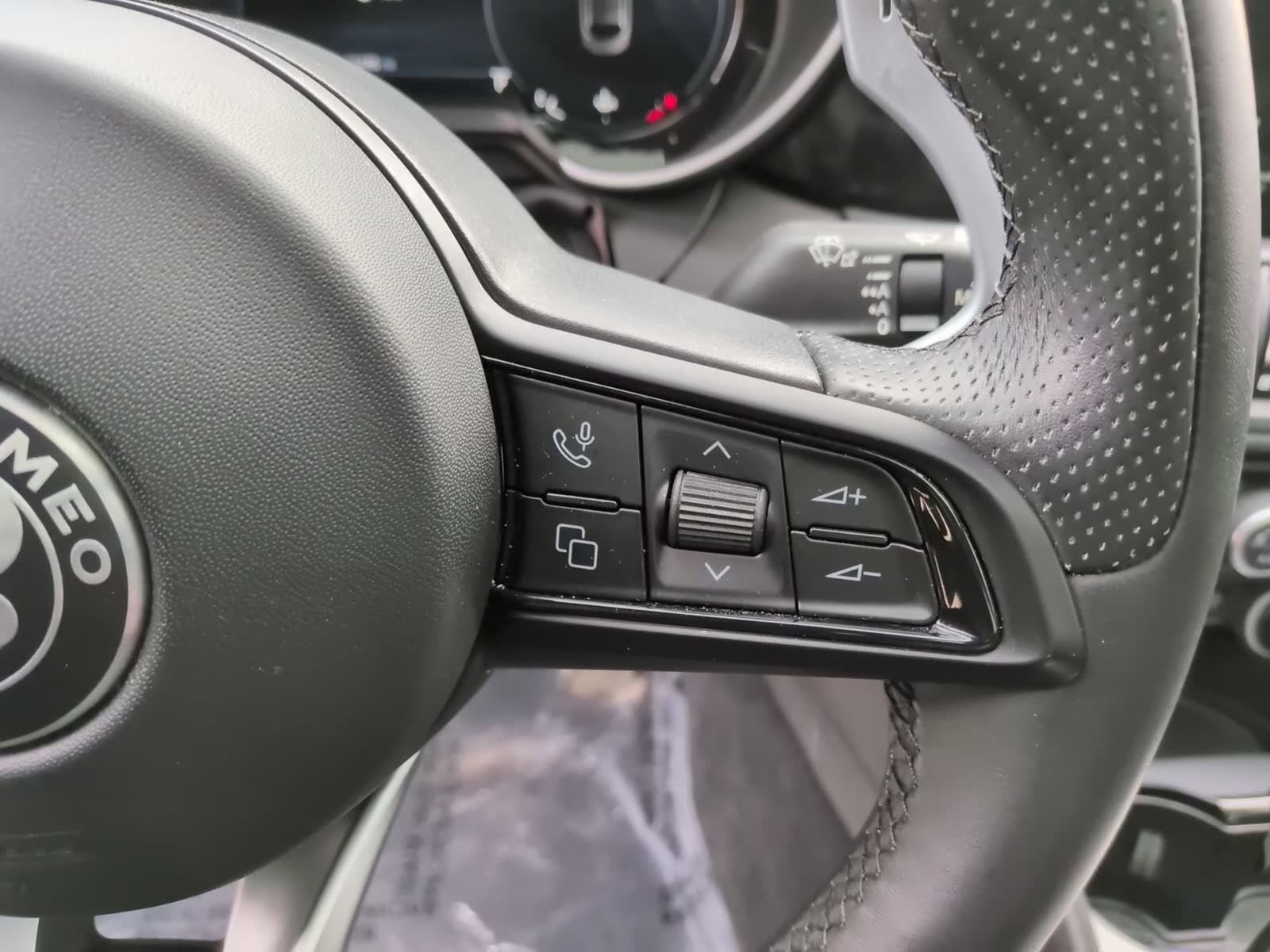 Used 2024 Alfa Romeo Giulia Veloce image 29