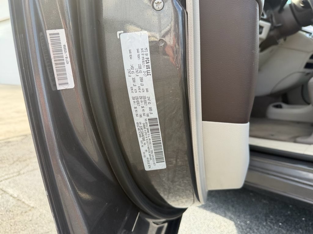 Used 2017 Chrysler Pacifica Touring w/ Tire & Wheel Group FWD image 20